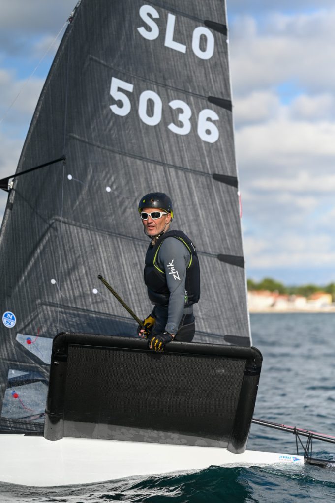 eea217ab-1840-40cb-8b76-414fb7f6d334