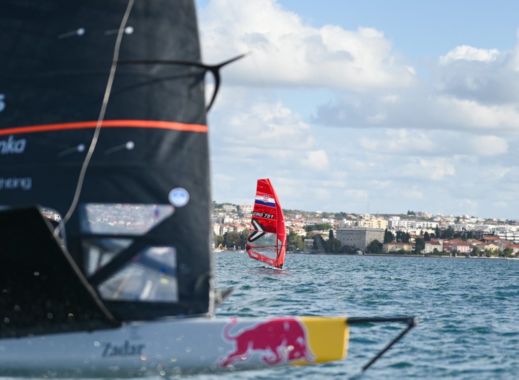 f0562297-35fb-4ddc-866f-ccbf86c82cbe